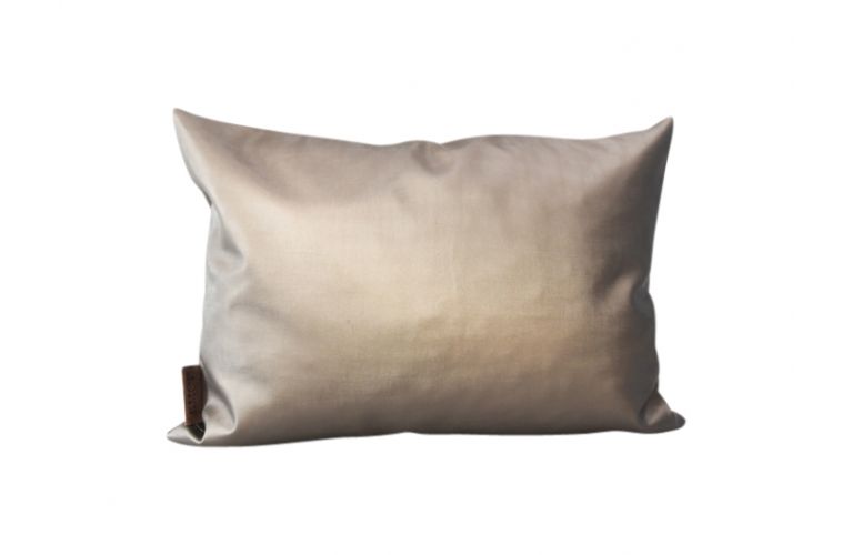 Kmct all weather sierkussen Satin silver-bronze 50x30cm