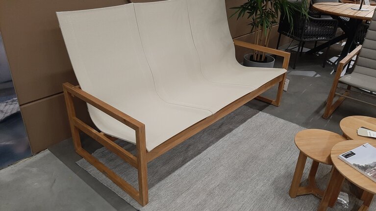 Traditional teak Sofia loungebank teak - batyline linen showroomverlater